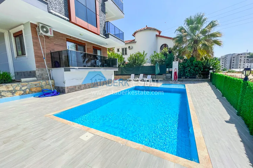 Пентхаус-дуплекс 4+1 с мебелью и боковым видом на море в районе Авсаллар 7 