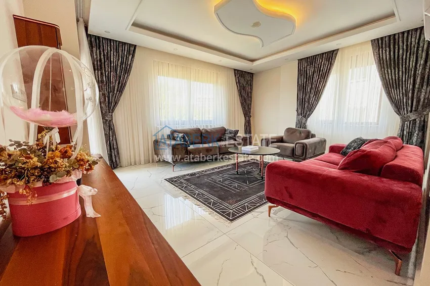 Приобрести Пентхаус-дуплекс 4+1 с мебелью и боковым видом на море в районе Авсаллар 7 