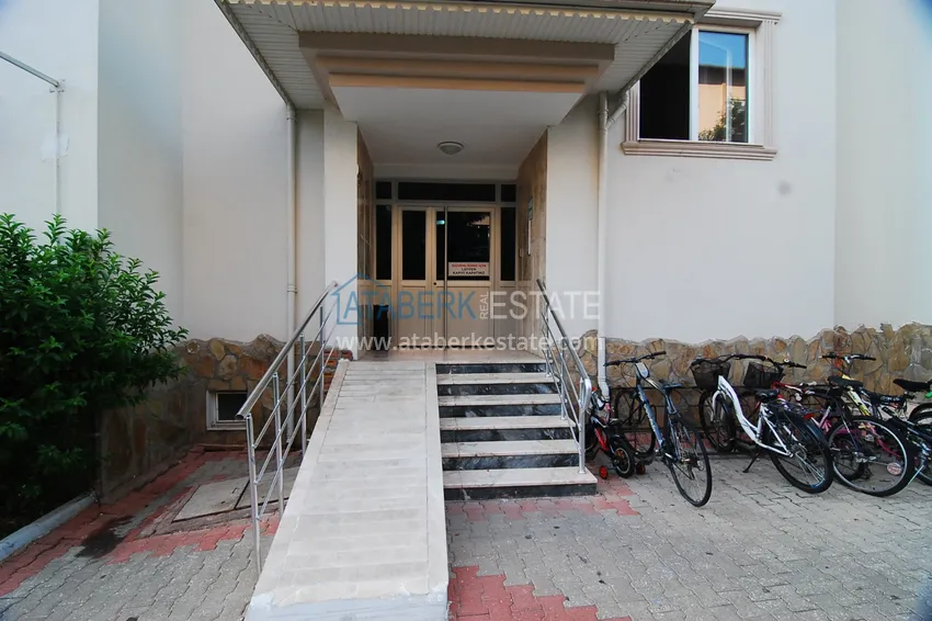 Квартира 2+1 с мебелью и застеклённым балконом в центре Алании – район пляжа Клеопатра 8