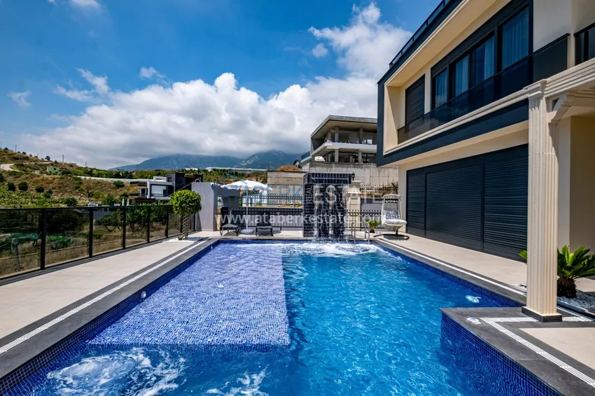 Недвижимость под гражданство! Отдельно стоящая вилла сегмента люкс с потрясающим видом в районе Каргыджак 15