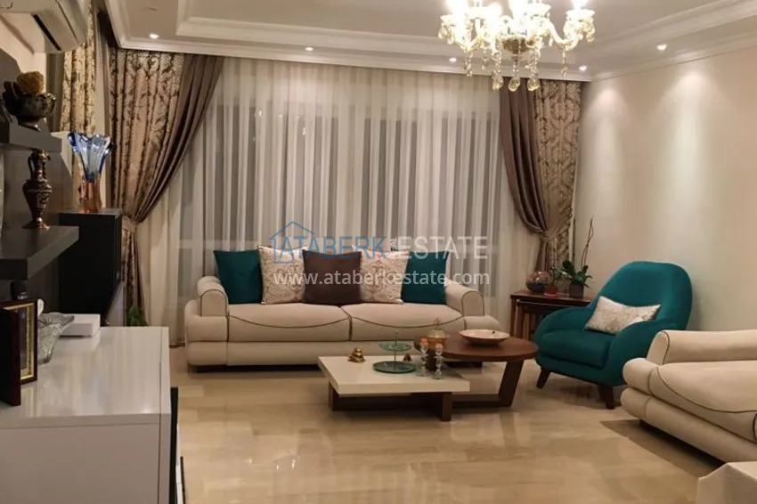 Приобрести Трехкомнатная меблированная квартира с видом на горы в районе Тосмур 4