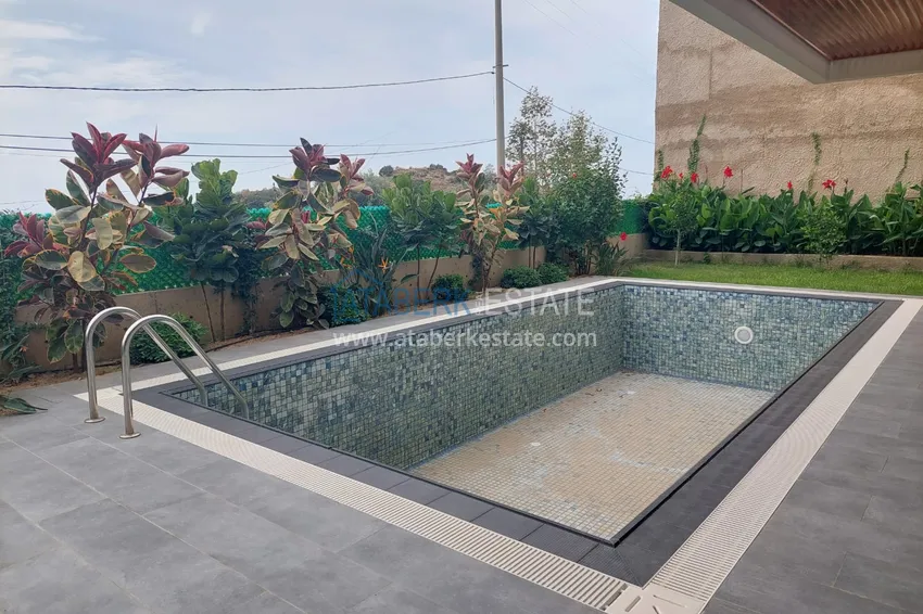 Аренда двухуровневой виллы сегмента премиум с частным бассейном в районе Махмутлар 5