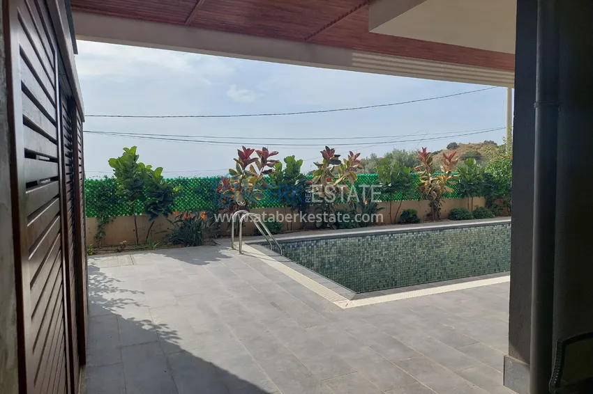 Аренда двухуровневой виллы сегмента премиум с частным бассейном в районе Махмутлар 7