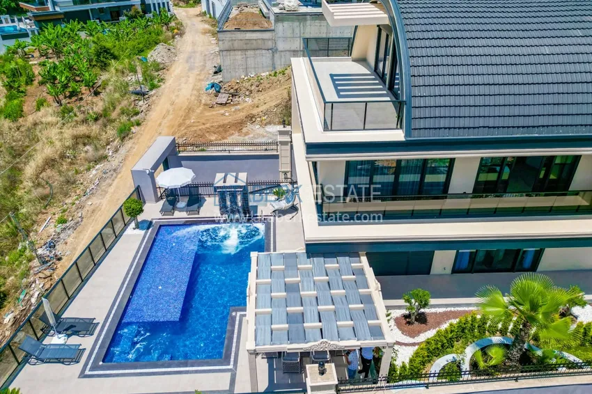 Недвижимость под гражданство! Отдельно стоящая вилла сегмента люкс с потрясающим видом в районе Каргыджак 7