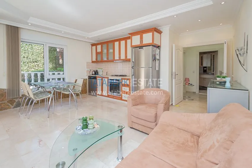 Приобрести Линейная меблированная квартира с выходом в сад – район Кестель, 250 метров от моря 2 