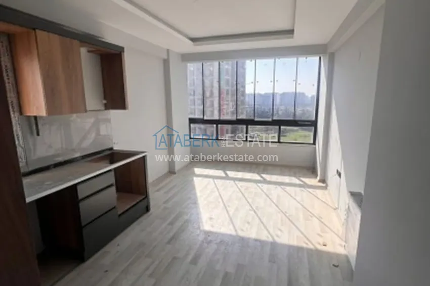 Приобрести Трехкомнатная квартира с чистовой отделкой в 100 метрах от моря район Тедже – Мерсин 1 