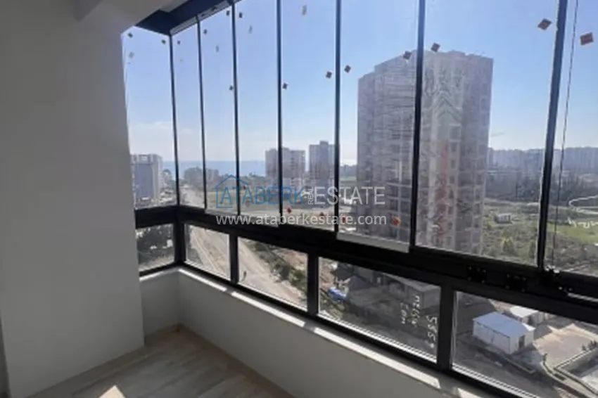 Приобрести Трехкомнатная квартира с чистовой отделкой в 100 метрах от моря район Тедже – Мерсин 3 