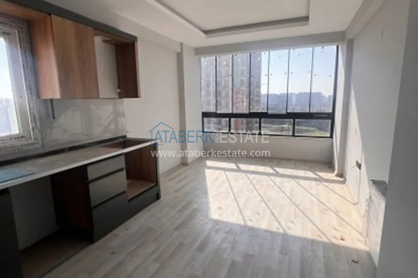 Приобрести Трехкомнатная квартира с чистовой отделкой в 100 метрах от моря район Тедже – Мерсин 7 