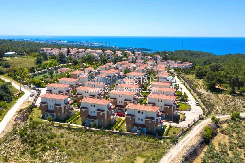 Вилла в Авсалларе - трехэтажный таунхаус на два хозяина с частным садиком  1 