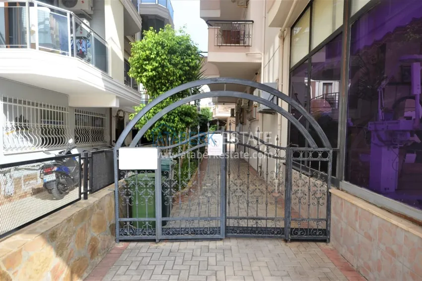 Недвижимость под ВНЖ. Две трехкомнатные квартиры с мебелью – район Оба, в 200 метрах от моря 5