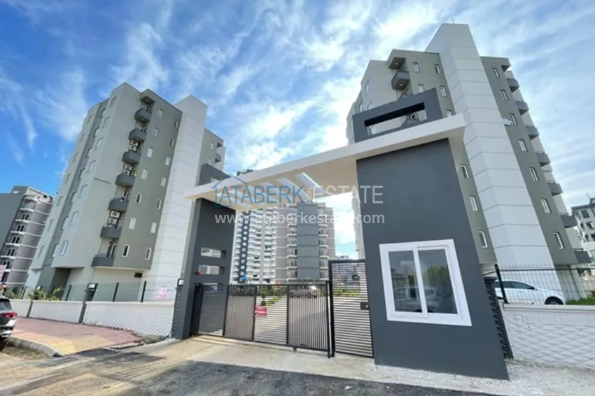 Квартира 3+1 с чистовой отделкой в новом жилом комплексе в районе Мезитли-Мерсин 1 