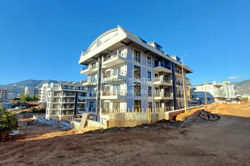 Трехкомнатная квартира с чистовой отделкой в районе Оба, Алания 1