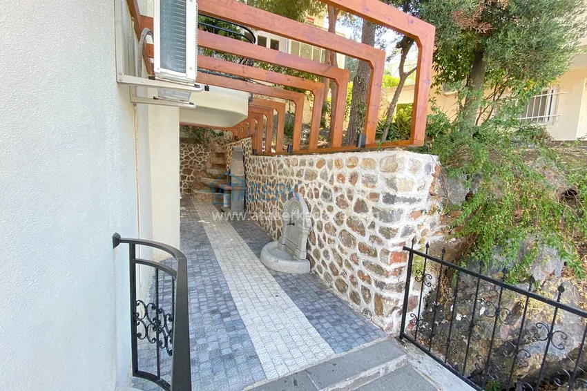 Двухкомнатная квартира после ремонта с мебелью и панорамным видом на море в исторической части Алании – Кале 2 