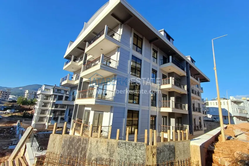 Трехкомнатная квартира с чистовой отделкой в районе Оба, Алания 2