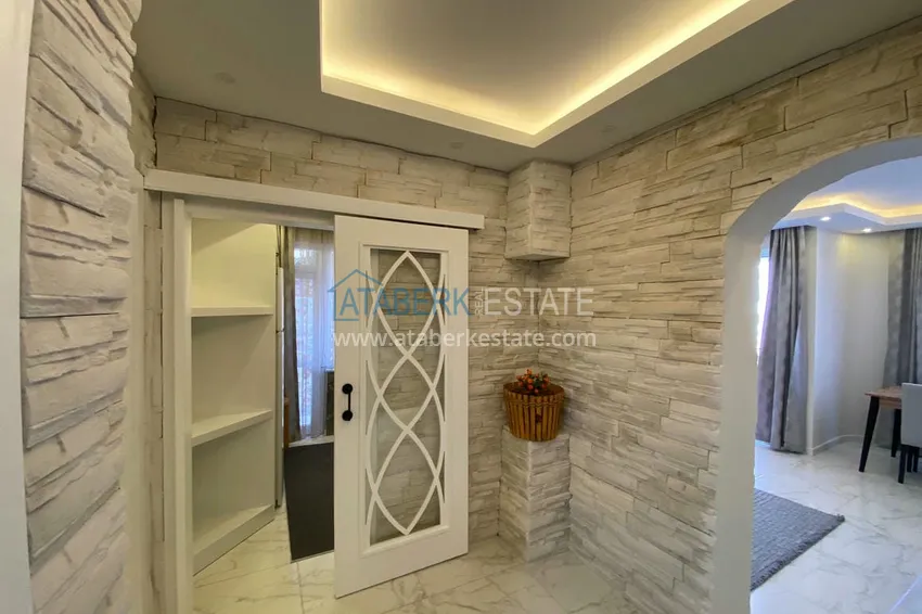 Приобрести Двухкомнатная квартира после ремонта с мебелью и панорамным видом на море в исторической части Алании – Кале 3 