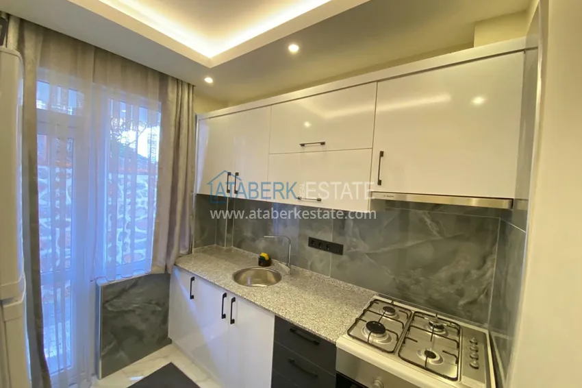 Приобрести Двухкомнатная квартира после ремонта с мебелью и панорамным видом на море в исторической части Алании – Кале 6 