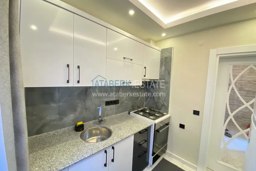 Приобрести Двухкомнатная квартира после ремонта с мебелью и панорамным видом на море в исторической части Алании – Кале 8 