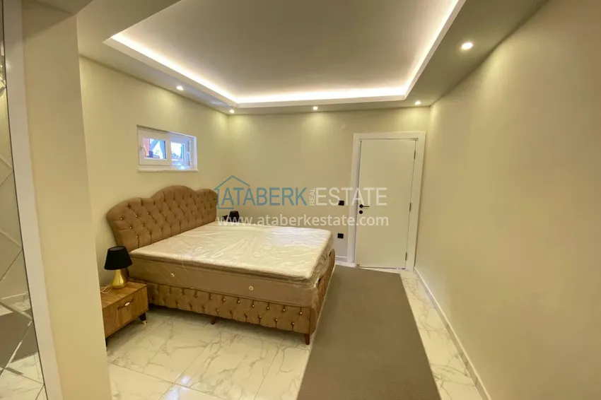 Приобрести Двухкомнатная квартира после ремонта с мебелью и панорамным видом на море в исторической части Алании – Кале 10 