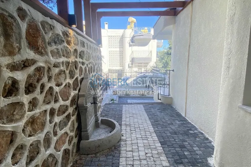 Двухкомнатная квартира после ремонта с мебелью и панорамным видом на море в исторической части Алании – Кале 3 