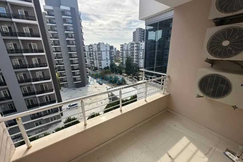 Приобрести Уютная трехкомнатная квартира с остекленным балконом в районе Мезитли-Мерсин 9 