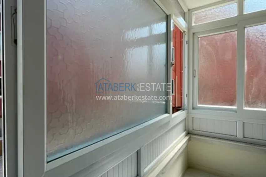 Приобрести Квартира 3+1 с отдельной кухней в 100 метрах от моря район Мезитли-Мерсин 29 