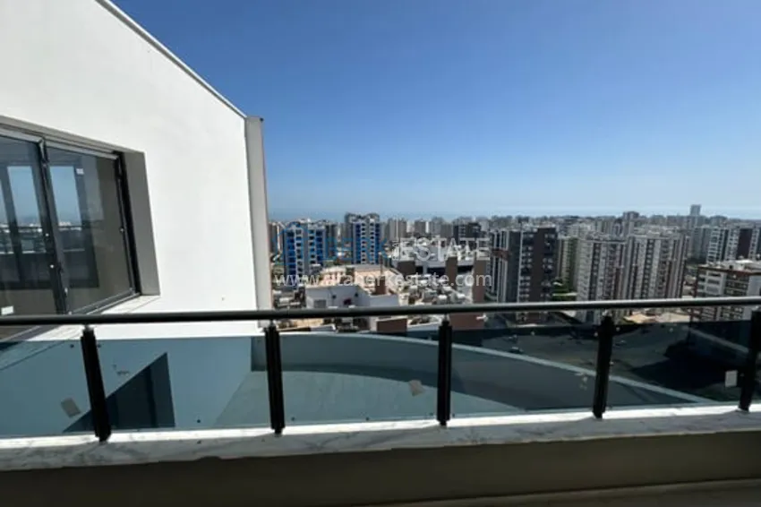 Приобрести Просторный пентхаус-дуплекс с открытым видом на море район Соли-Мерсин 55 