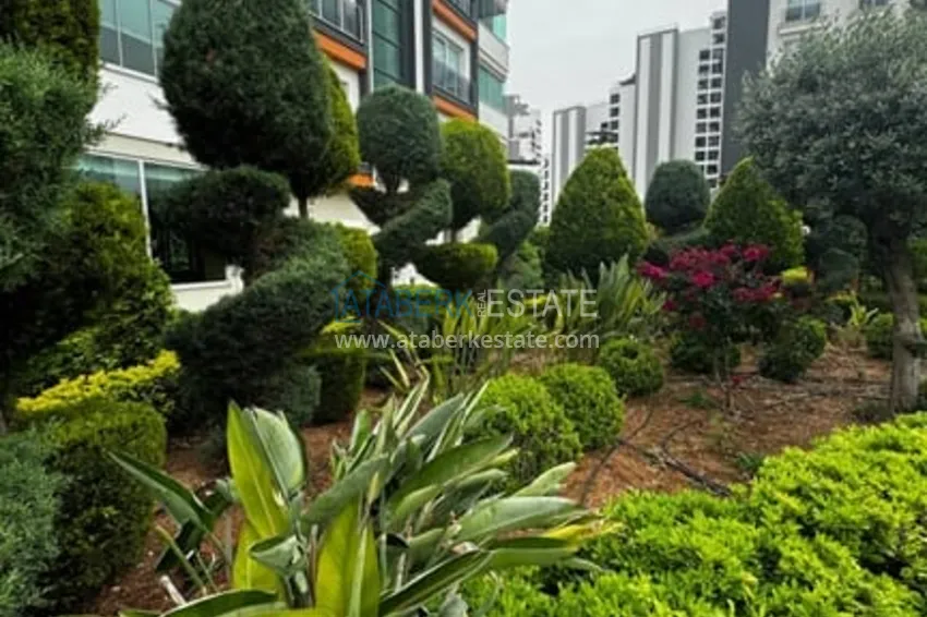 Квартира 4+1 в жилом комплексе с инфраструктурой комфорт-класса район Мезитли-Мерсин 2