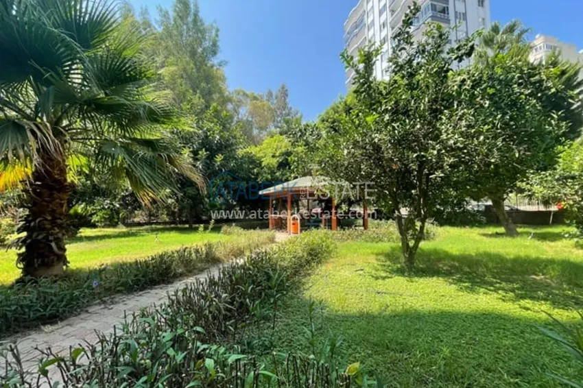 Квартира 3+1 с отдельной кухней в 100 метрах от моря район Мезитли-Мерсин 6 