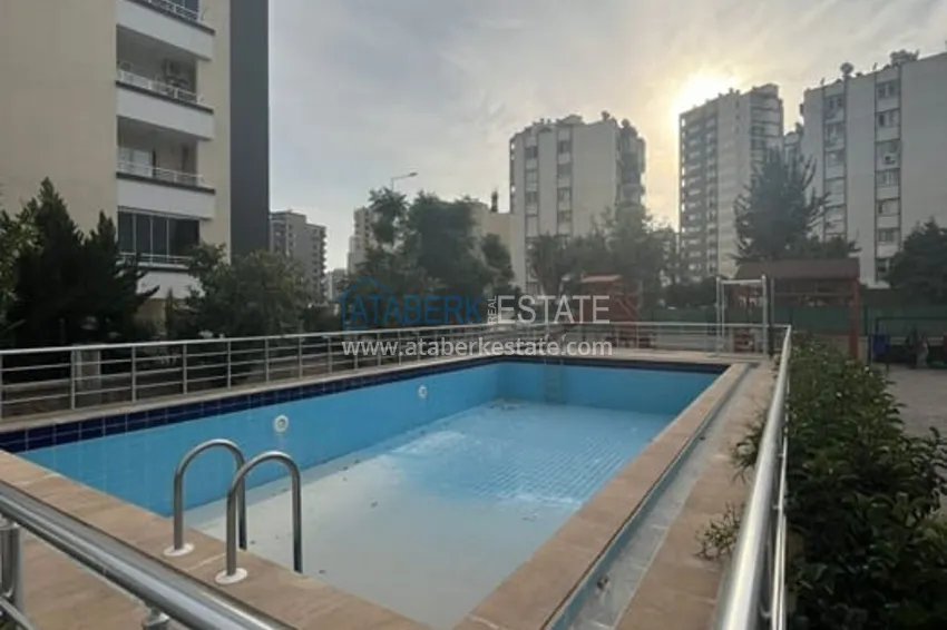 Квартира 4+1 в молодом жилом комплексе с инфраструктурой район Мезитли-Мерсин 2 