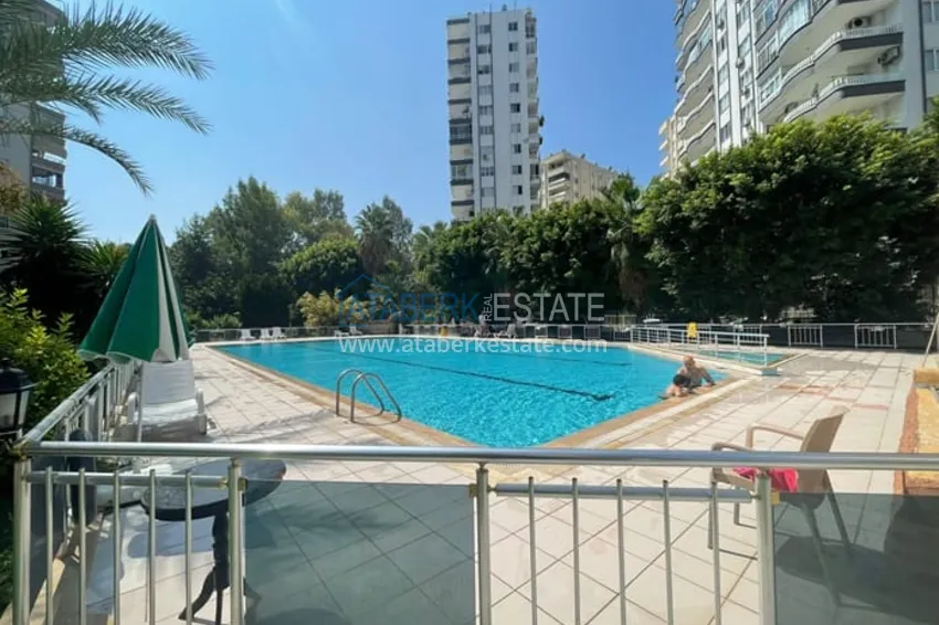 Квартира 3+1 с отдельной кухней в 100 метрах от моря район Мезитли-Мерсин 2 