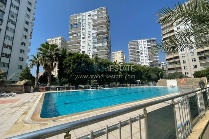 Квартира 3+1 с отдельной кухней в 100 метрах от моря район Мезитли-Мерсин 3 