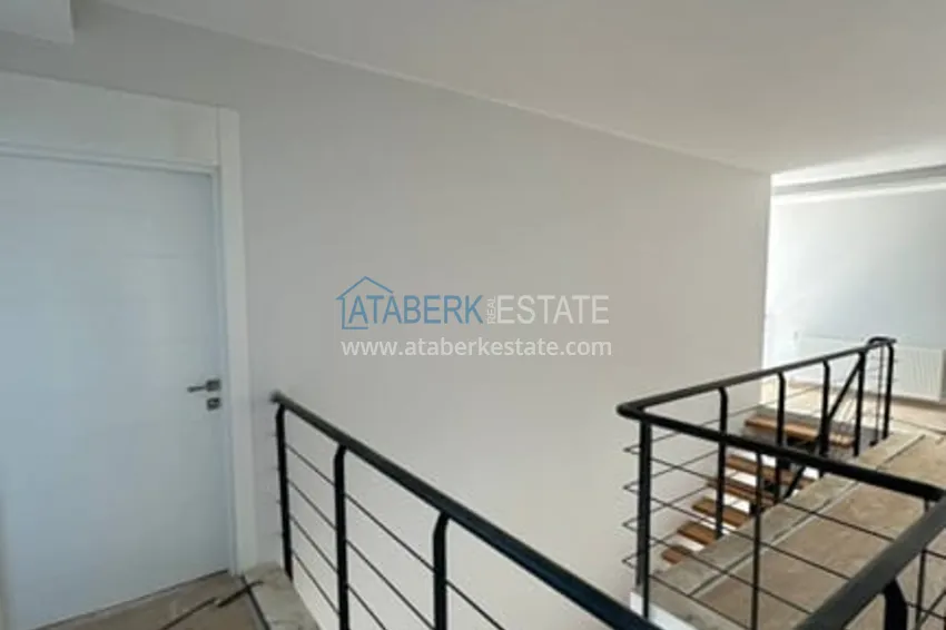 Приобрести Просторный пентхаус-дуплекс с открытым видом на море район Соли-Мерсин 31 