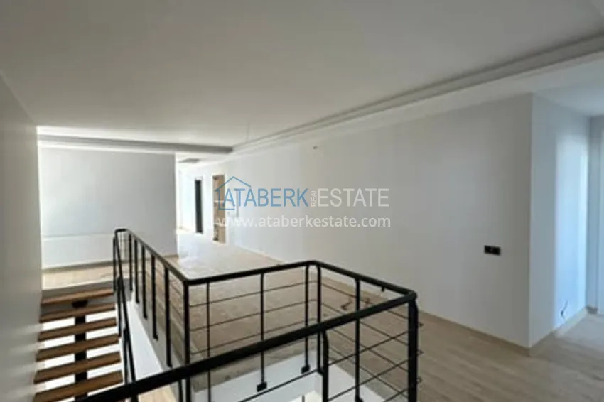 Приобрести Просторный пентхаус-дуплекс с открытым видом на море район Соли-Мерсин 25 