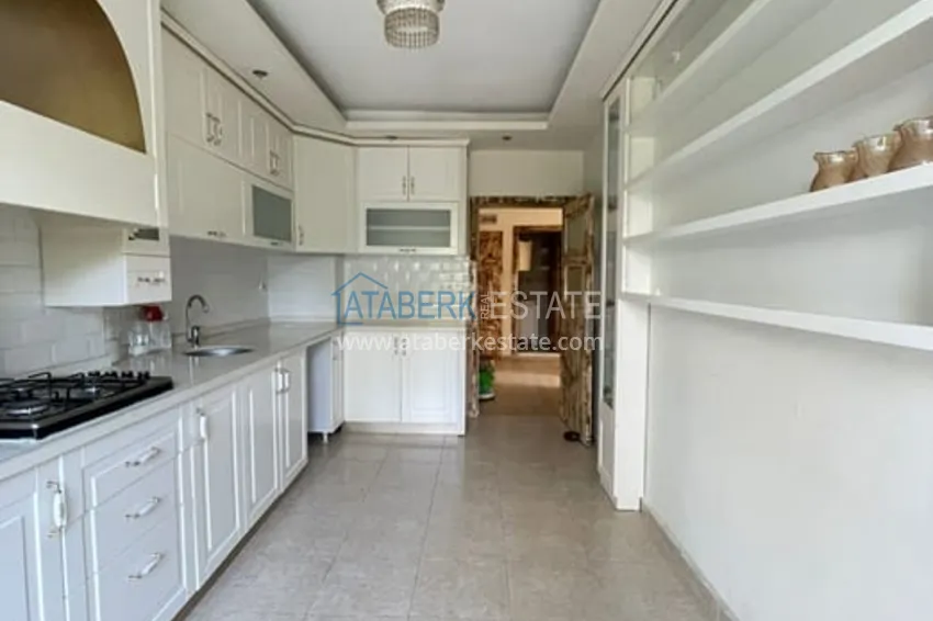 Приобрести Квартира 3+1 с отдельной кухней в 100 метрах от моря район Мезитли-Мерсин 19 