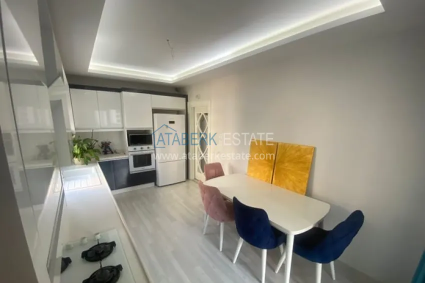 Приобрести Квартира 4+1 с отоплением и частично мебелью и техникой, район Соли-Мерсин 5 