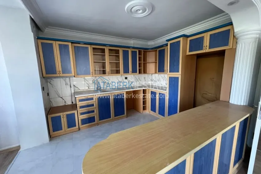 Приобрести Четырёхкомнатная квартира в 150 метрах от моря в районе Соли-Мерсин 3 