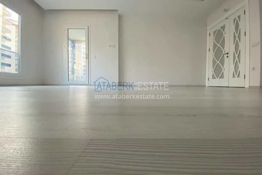 Приобрести Квартира 4+1 с отоплением и частично мебелью и техникой, район Соли-Мерсин 1 