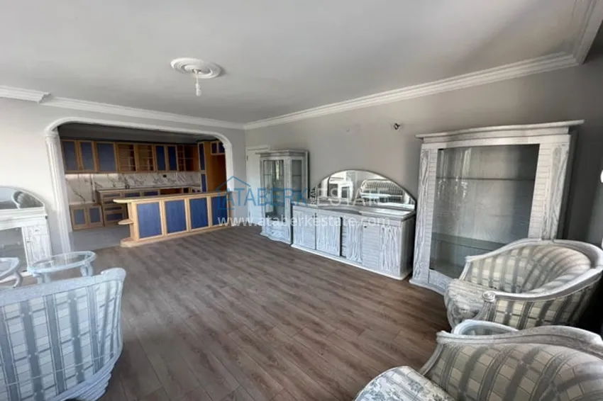 Четырёхкомнатная квартира в 150 метрах от моря в районе Соли-Мерсин 2 