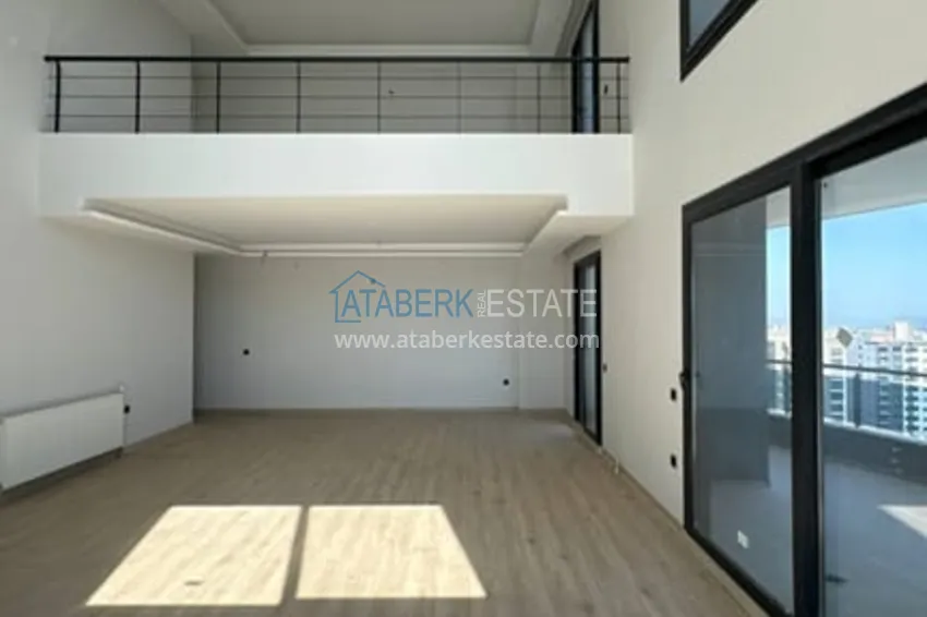 Приобрести Просторный пентхаус-дуплекс с открытым видом на море район Соли-Мерсин 2 