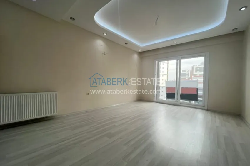 Квартира 4+1 в молодом жилом комплексе с инфраструктурой район Мезитли-Мерсин 1 