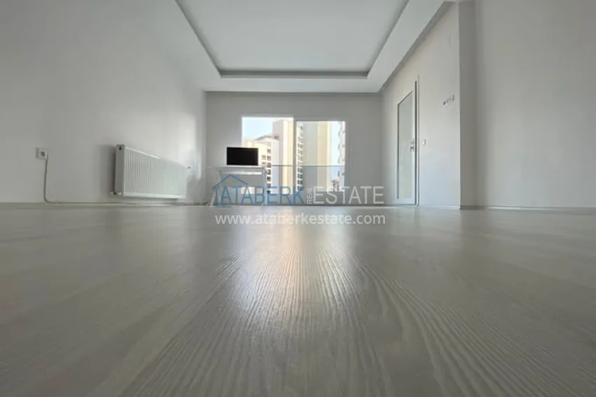 Приобрести Квартира 4+1 с отоплением и частично мебелью и техникой, район Соли-Мерсин 3 