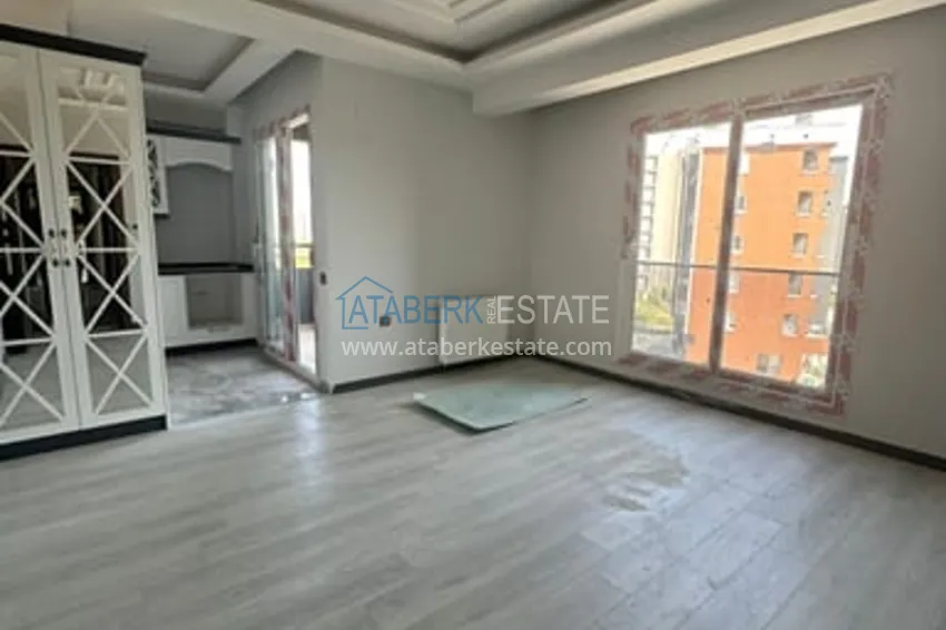 Квартира 2+1 с чистовой отделкой в малоэтажном жилом комплексе Мезитли-Мерсин 1 