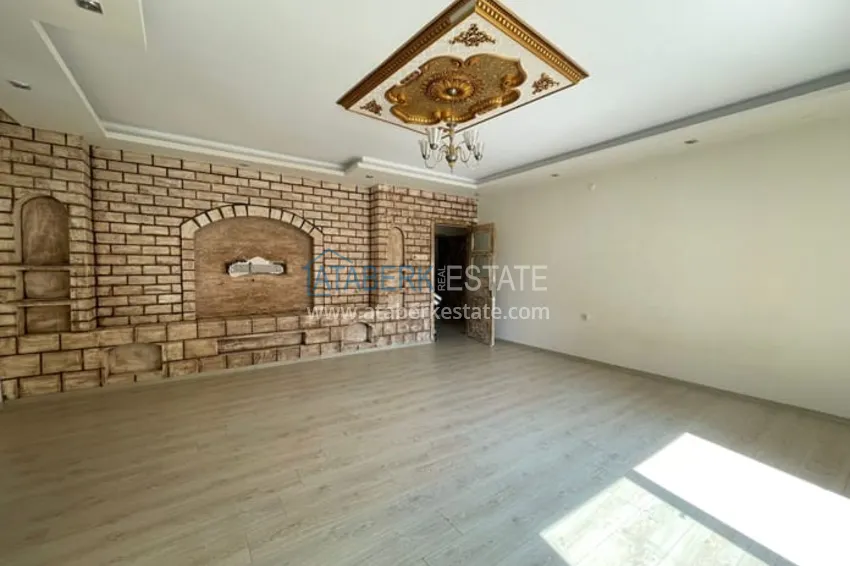 Приобрести Квартира 3+1 с отдельной кухней в 100 метрах от моря район Мезитли-Мерсин 2 