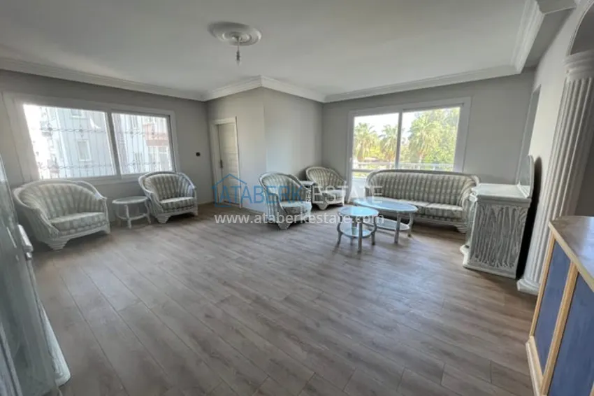 Четырёхкомнатная квартира в 150 метрах от моря в районе Соли-Мерсин 1 