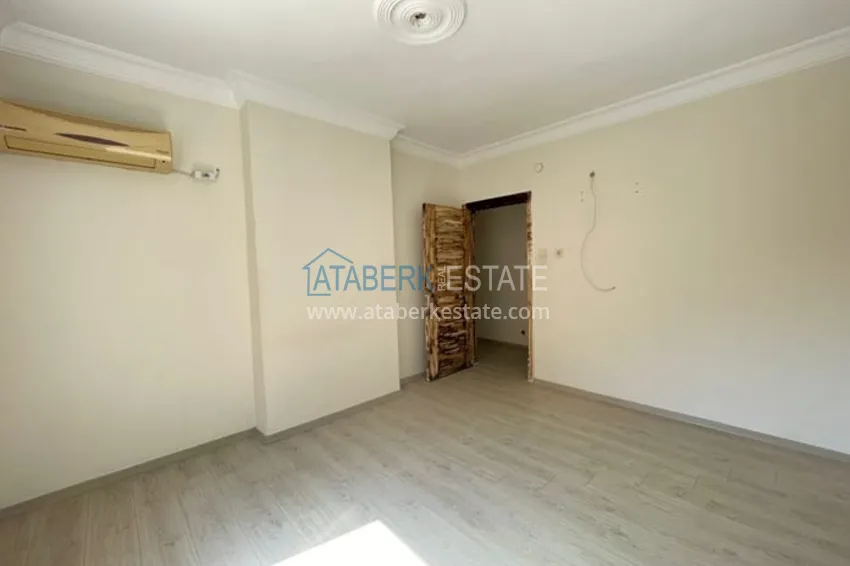 Приобрести Квартира 3+1 с отдельной кухней в 100 метрах от моря район Мезитли-Мерсин 12 