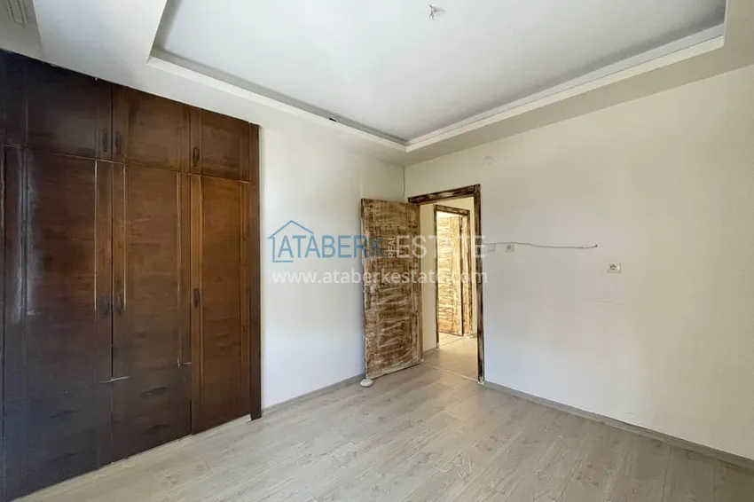 Приобрести Квартира 3+1 с отдельной кухней в 100 метрах от моря район Мезитли-Мерсин 15 