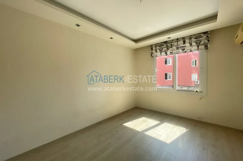 Приобрести Квартира 3+1 с отдельной кухней в 100 метрах от моря район Мезитли-Мерсин 4 