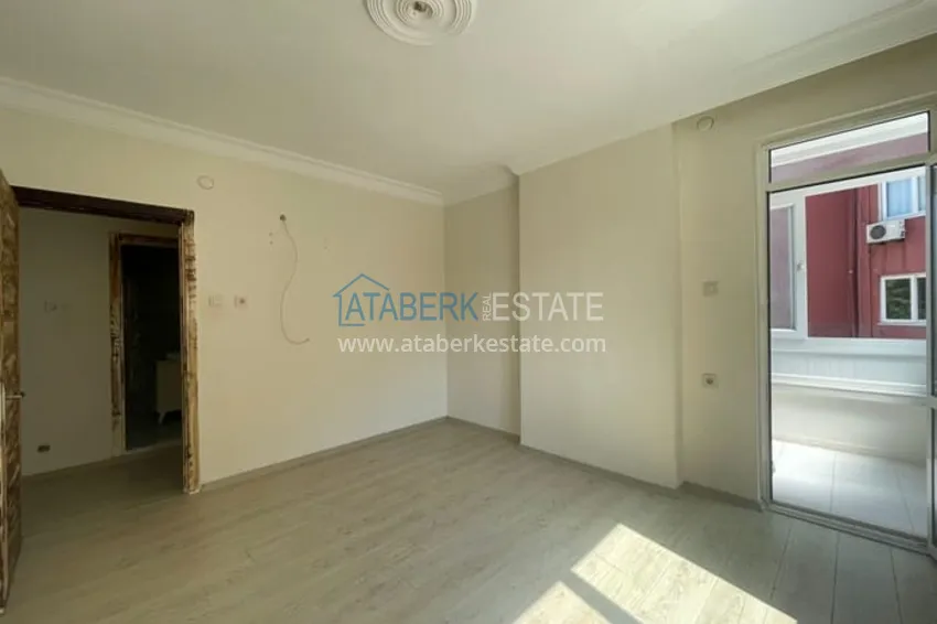 Приобрести Квартира 3+1 с отдельной кухней в 100 метрах от моря район Мезитли-Мерсин 10 