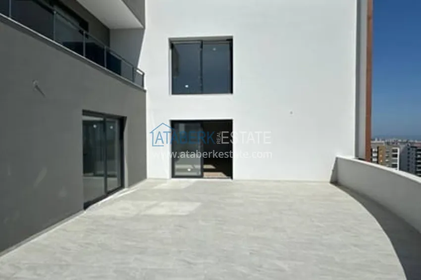 Приобрести Просторный пентхаус-дуплекс с открытым видом на море район Соли-Мерсин 58 