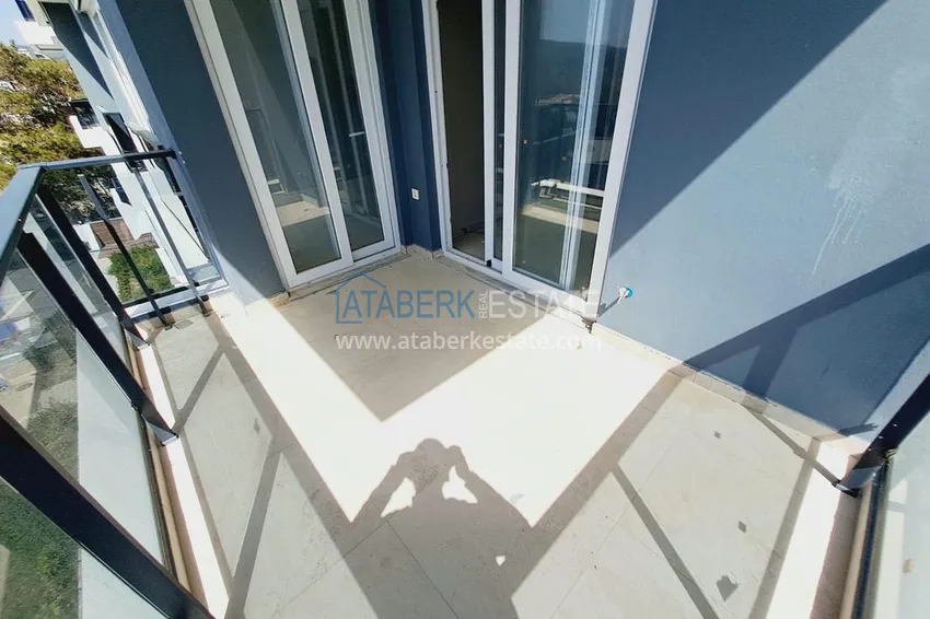 Приобрести Трехкомнатная квартира от собственника с чистовой отделкой и видом на море в районе Авсаллар, Алания 13
